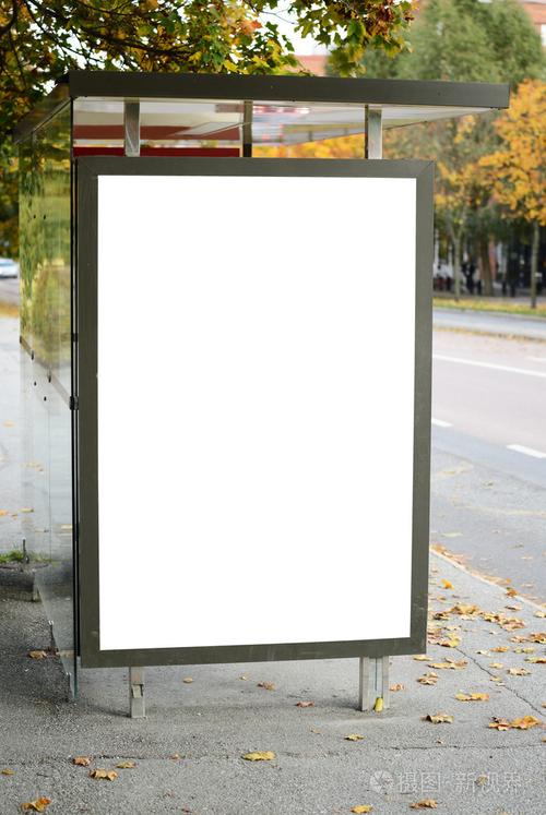 城市巴士站上空白广告牌照片-正版商用图片1dnmej-摄图新视界